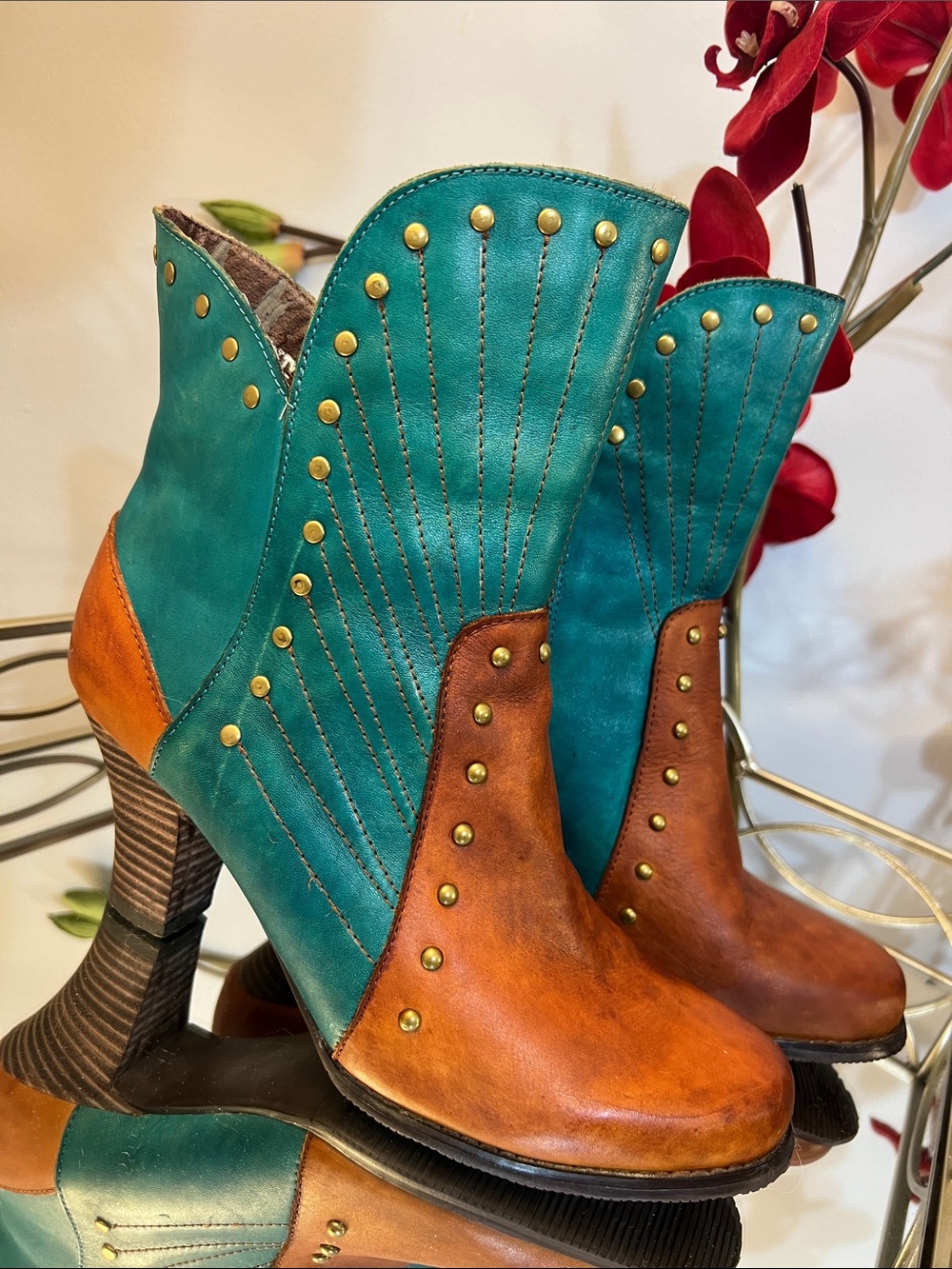 L'Artiste Spring Step Quiddity Teal Leather Studded Ankle Boots Sz 41 (US 9.5)